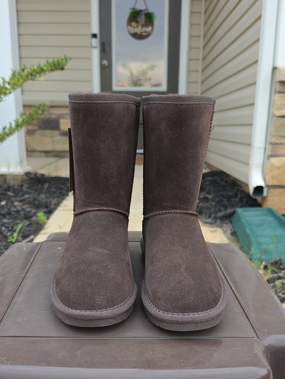 BEARPAW Women's Elle Short Boots Dark Brown Size 7 NWT